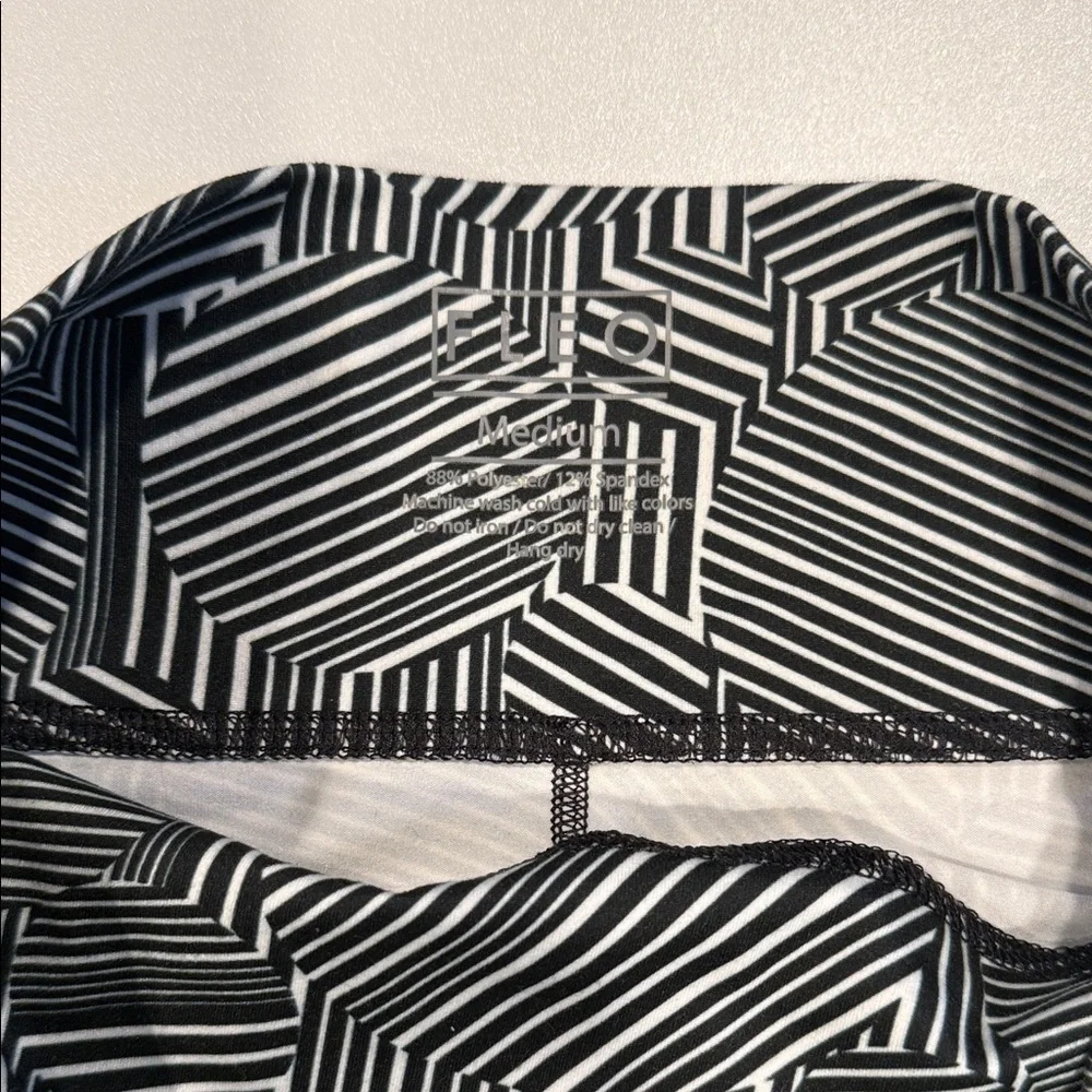 Fleo Women's Monochrome Geometric Athletic Shorts - Picture 4 of 7